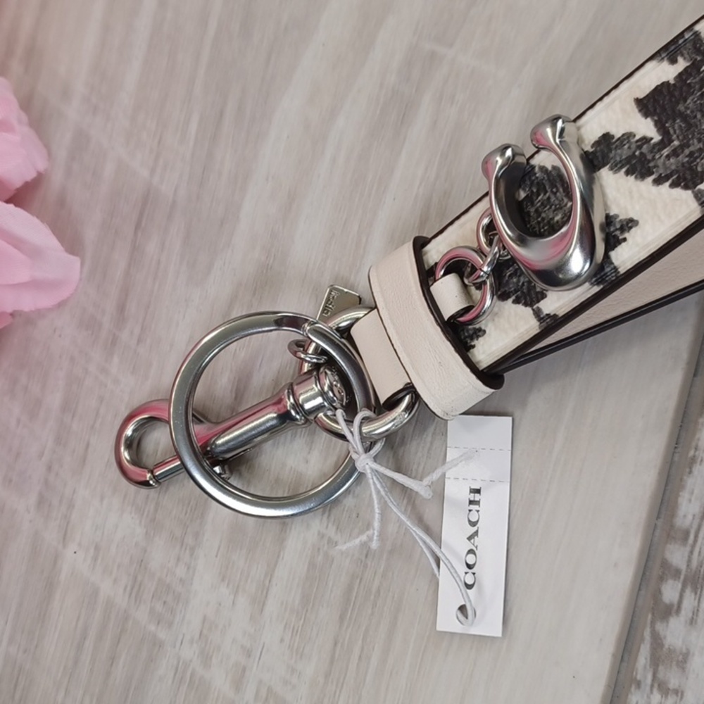 Coach Keyring Houndstooth NWT - Picture 5 of 9
